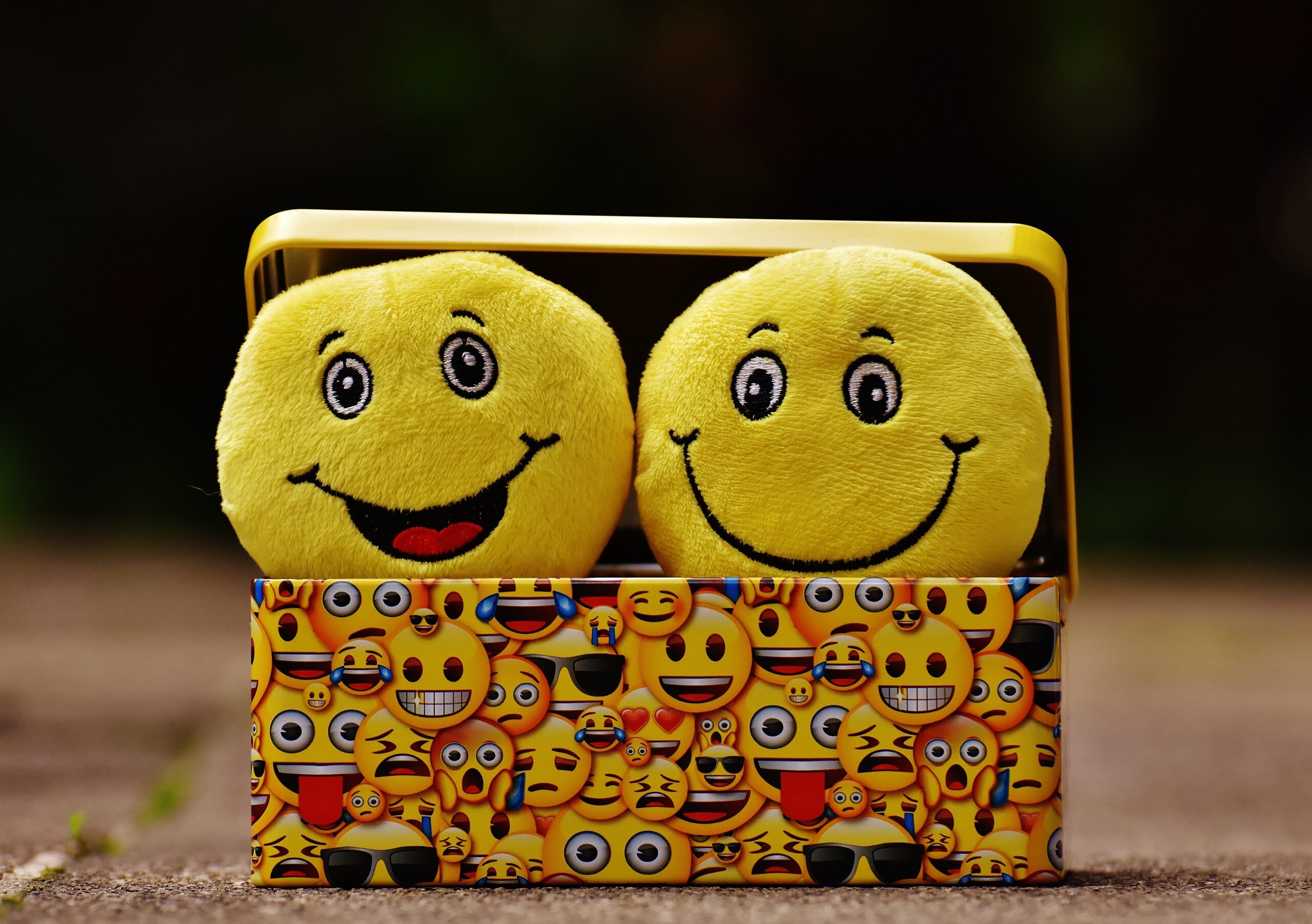 8 journal prompts for exploring emotions